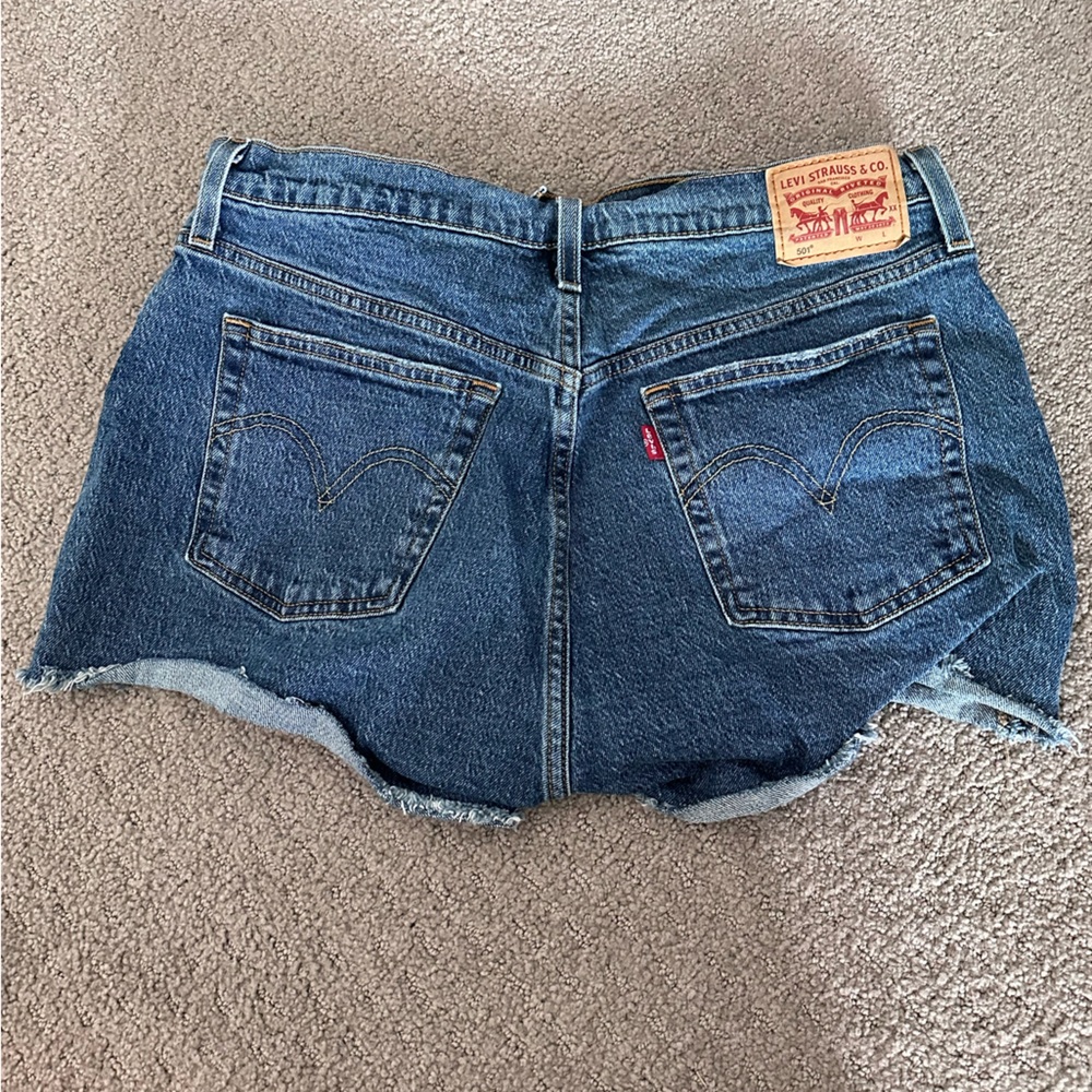 Levi’s 501 Shorts, dark denim distressed, size w32